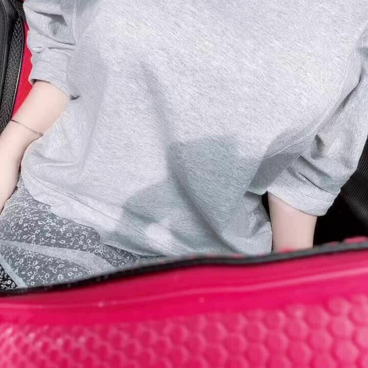 車の中から。。。

お家の駐車場でちゃんと見えないところで撮ったけど、めっちゃドキドキしちゃった💓

これはハマ
