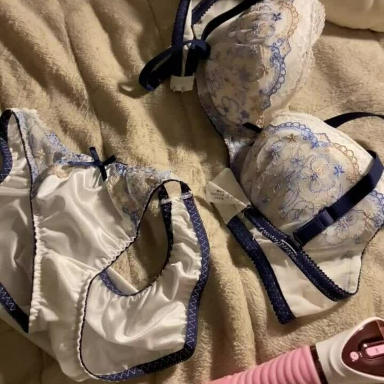 妻との事後の様子😋
妻がシャワー浴びに行ったのでその隙に使用したものを並べて撮ってみました笑💕

その時のエッチな
