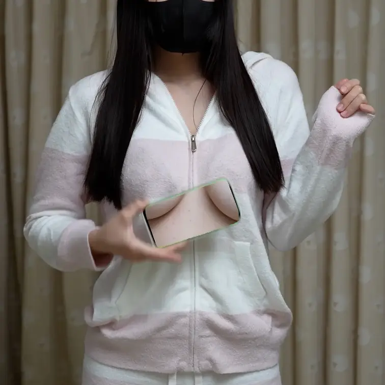 【乳首】服の中が透けて見える魔法のスマートフォン🌟

魔法のスマートフォン拾っちゃいました💓

たまにはこういう