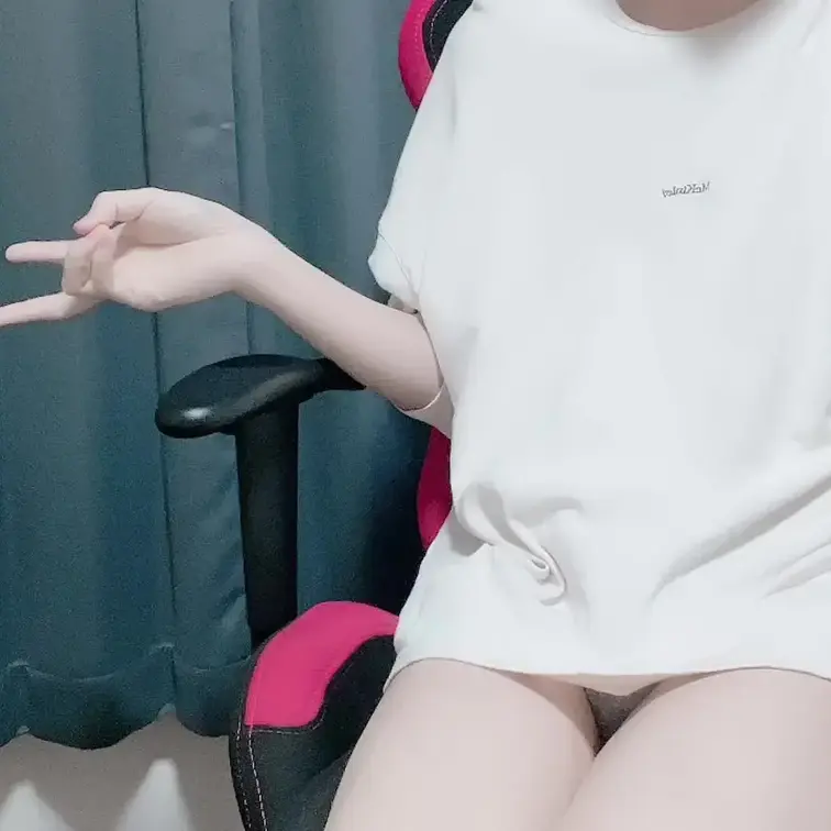 今回は「テンガエッグ」を使った時の動画だよ？
テンガエッグで亀頭責めすると気持ち良すぎる...
いっぱい擦ってアヘア