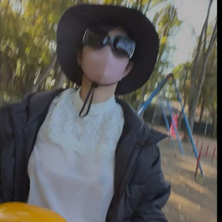 乳首がすけるブラウスで野外散歩してきました