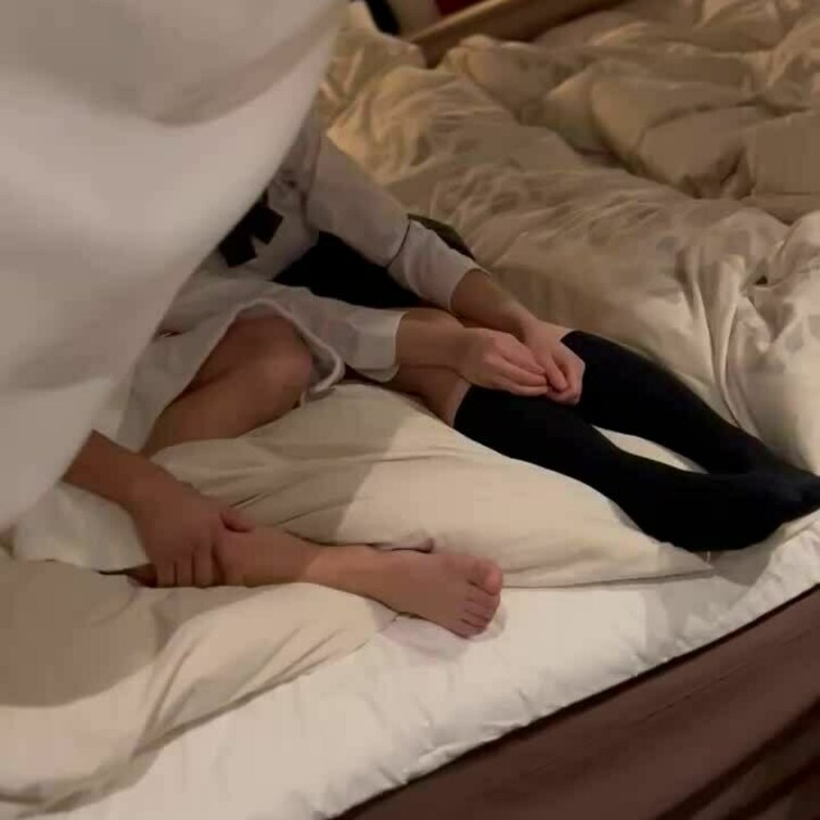 押し倒しちゃう？