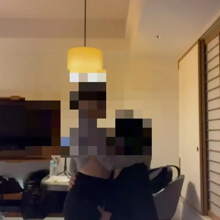 🍋🟩×セックス大好きOL26歳
普段からエロいことが大好きらしく
ホテルに入った瞬間にエロがっちゃうOLさん
フェラがエロすぎたのでお返しに絶倫ちんこで
破壊してあげるとオホ声を出して壊れていました、、