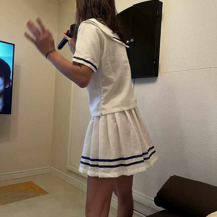 ラブホで白いセーラー服で熱唱してます💕
無料プランでは下着です😍