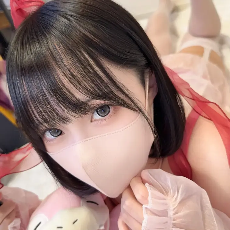 Oyasumi ヤドン

アクセサリーいっぱいでふわふわな衣装、可愛いでしょ？💗
今まで「自分の身体がブランドなん