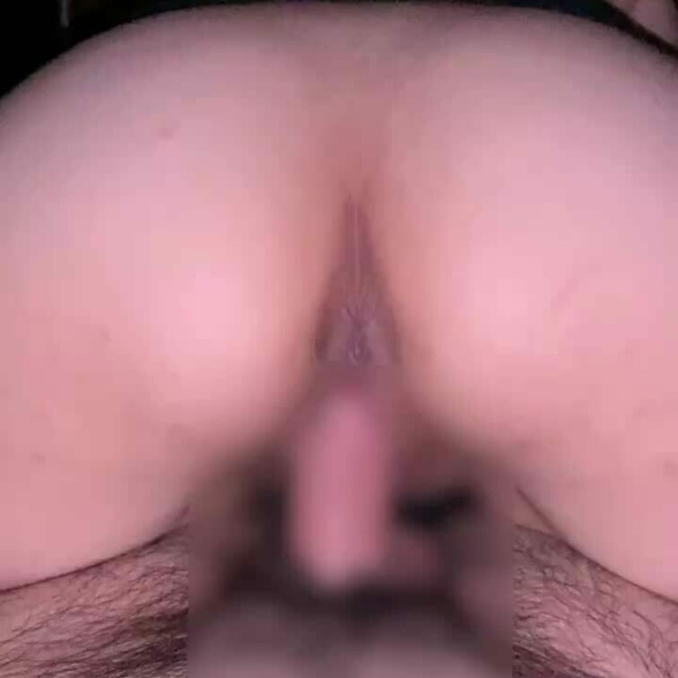 巨尻を眺めながらの騎乗位です。