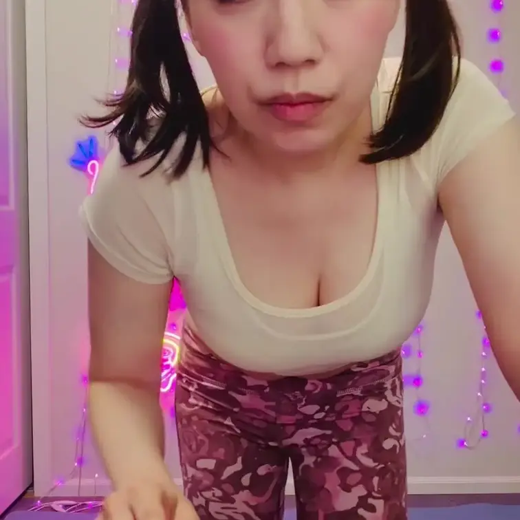 ちょっぴりだけ見せちゃうよ❤️