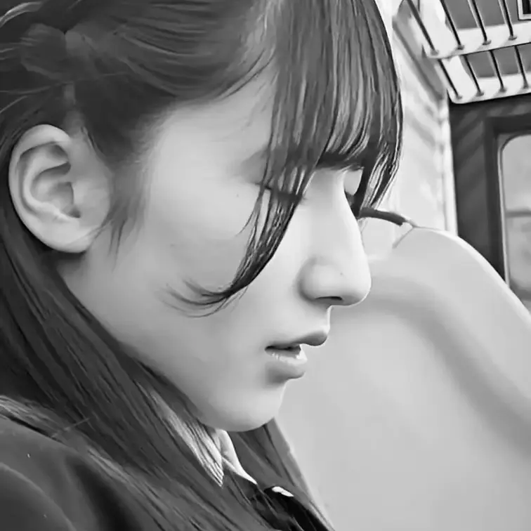 3月1日日曜日撮影
人の誰もいない〇〇〇線特別急行車内
目鼻立ちがくっきりとした美人さんにお世話になりました 
空