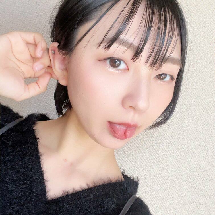 舌ぺろ(っ`👅´c)ピアスも✨️