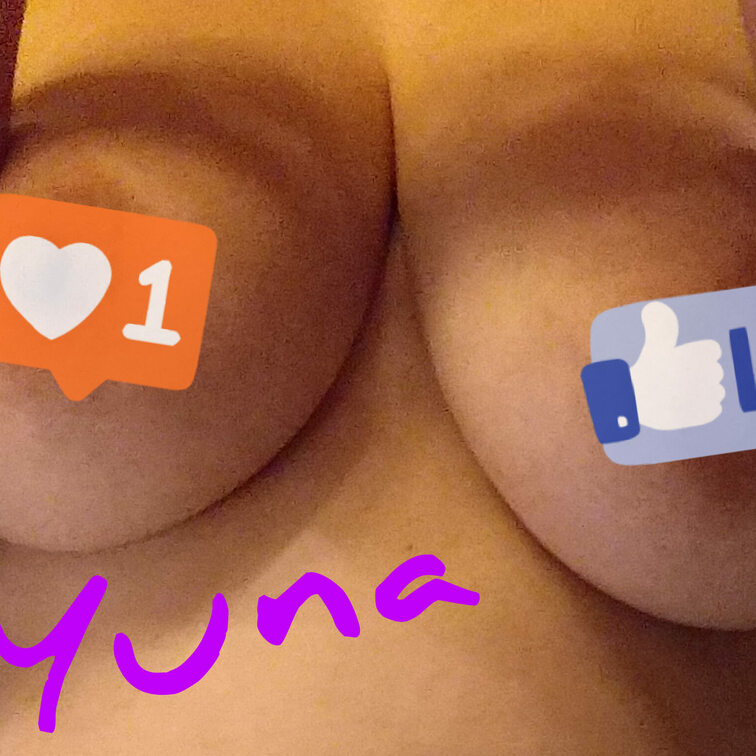 お風呂で汗かいちゃったから、
下乳拭いてくれますか?
( *´艸)