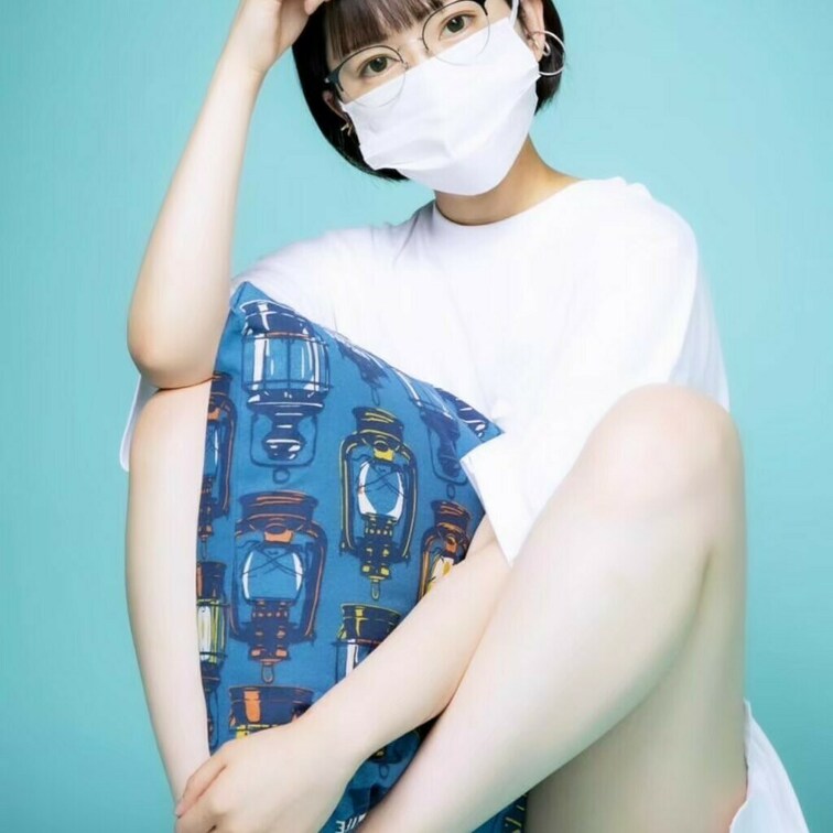 こんにちは丸の内OLレイナです！
9月はmyfansアカウント開設を記念して、
本来有料のオナニー動画がなんと3本も