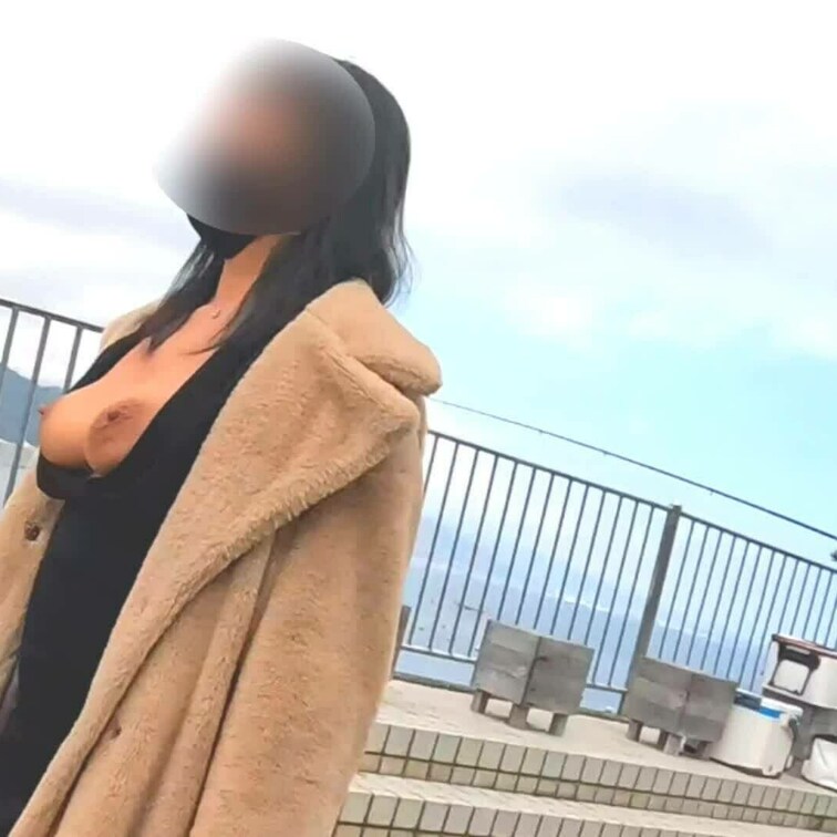 欲張りプラン
海沿いで釣りをしている方を横目にドキドキ露出🎵
やっぱりチラ見されちゃいますね🤭