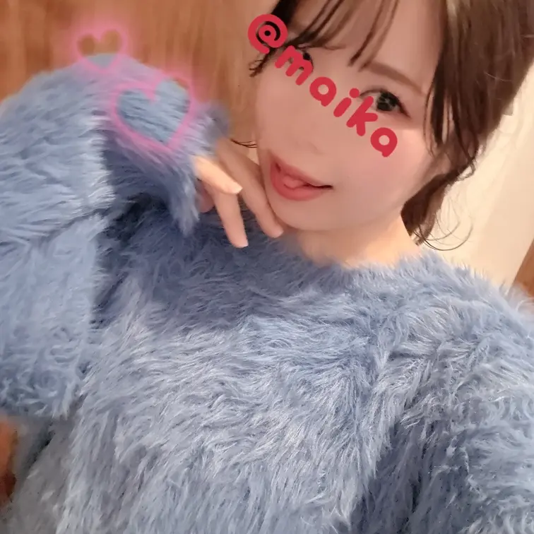 今日はブルーのもけもけニットで
家族でお出かけしたよ~🩵☺️🩷
もう、年末のお休みにみんなは入ったのかな？😌
あと