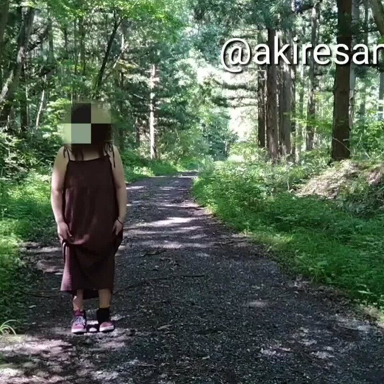 【無料サンプル動画】
お待たせしました、いよいよ動画の投稿です！Twitterで知り合ったドM露出狂熟女カフェラテさん