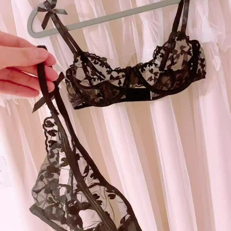 スケスケ衣装もあります🙈💕😍