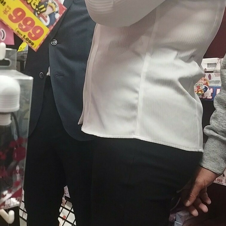 チカン達に挟まれて
お尻も巨乳も！
触り放題