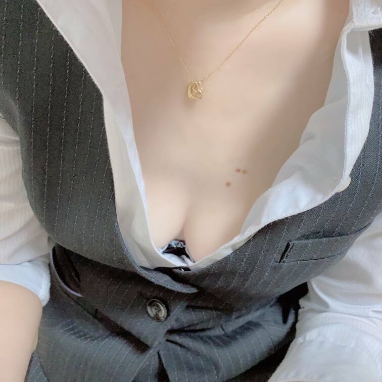 おはょｰございます☀️
動画のモザ処理は終わった 😆
後は角度違うシーンを割り込ますだけ♡