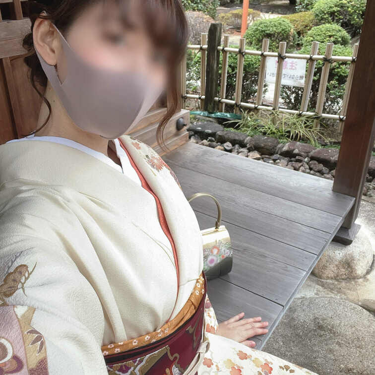 一緒に初詣行った気分になってもらえると嬉しいな…🥰
「一緒に座ろ？」「膝枕だよ♡」「髪、可愛くしてもらった🥰」「ホテル