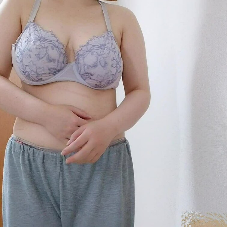 お着替えシーンをどうぞ🙈
お腹にあせもが出来てる(〃∇〃)
暑い暑い🥵