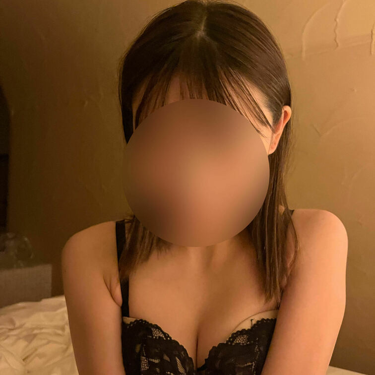 看護師彼女と自宅でハメ撮りバック🎥

元カレにバックされたのが好きだった見たいで、
いっつもバックを求められる。