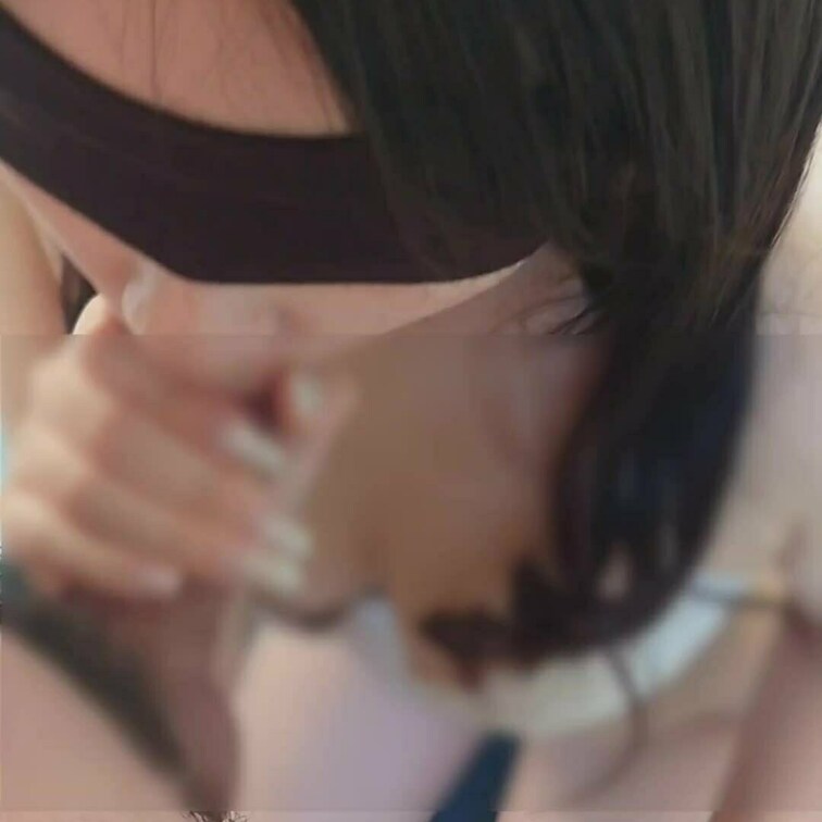 昨晩DMでフォロワーさんと絡んで興奮してたことを謝罪して一生懸命フェラ中です🙂
いいよって言われるまで頑張ってる姿かわ