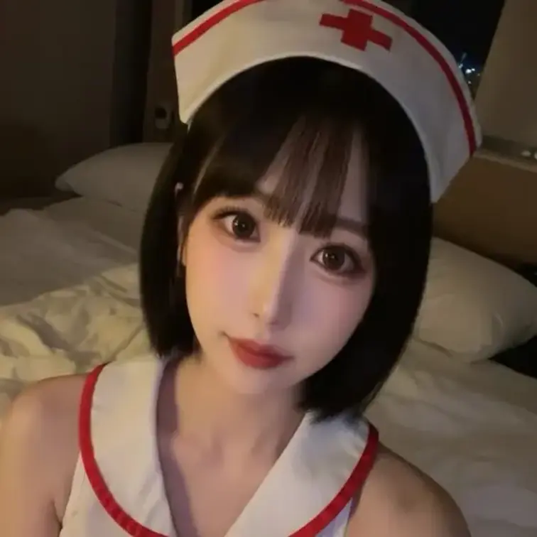 上のボタン……外しちゃう？