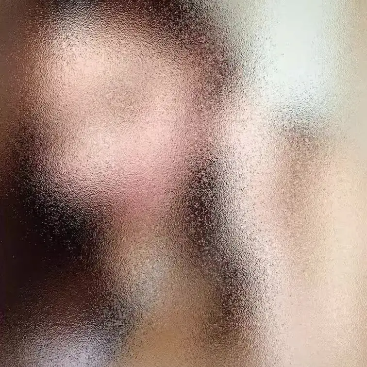 彼氏と過ごす部屋で首輪をつけられてアソコべちゃべちゃにしながらチンポ舐めてるこいつは一体？？（笑）