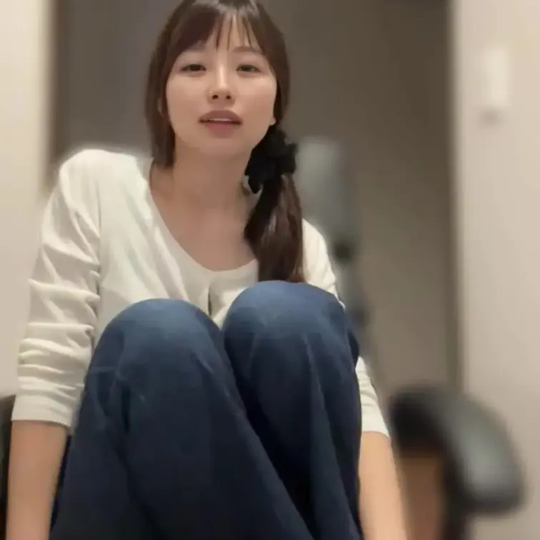 結衣です！
以前足の裏の動画を撮ったとき、かなり見切れていた部分があったので取り直しをしました☆
足フェチの方は、ぜ