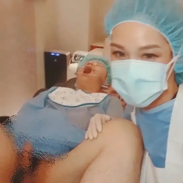 開口器でお口開けたままおちんちんシコシコ❤バイブも付けて気持ちいいねぇ❤
