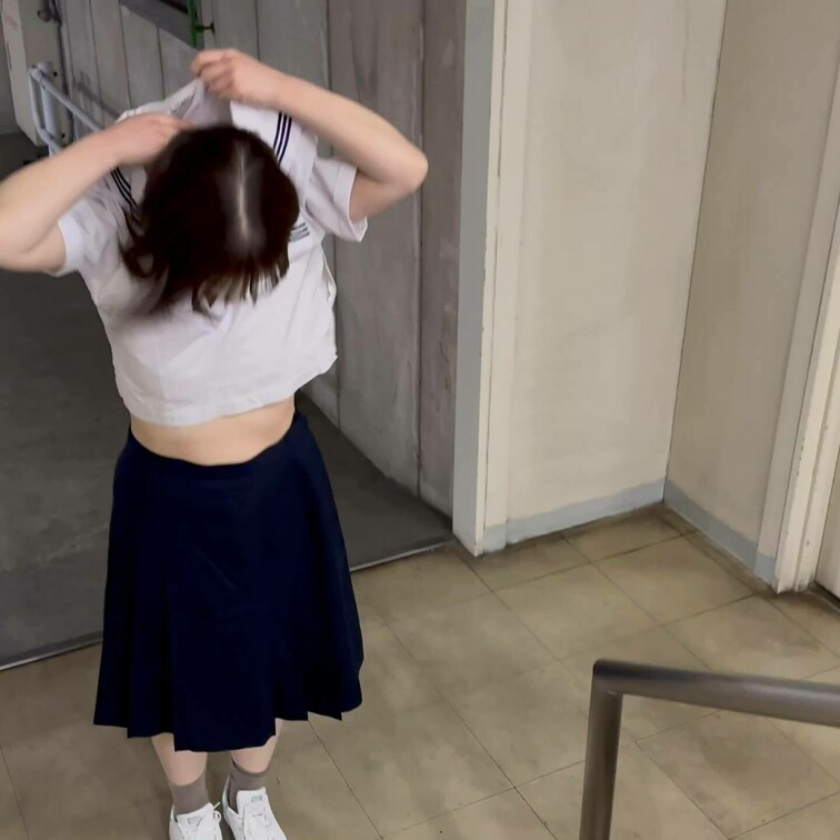 【サンプル】どこでも脱いじゃう😊