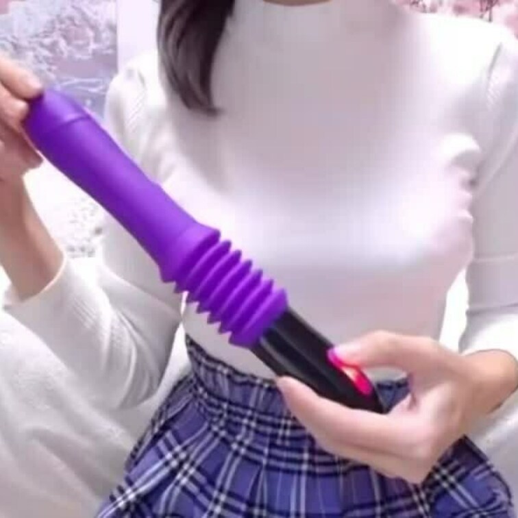バイブとスカートの色を合わせてみました💜
この玩具は初登場です…！