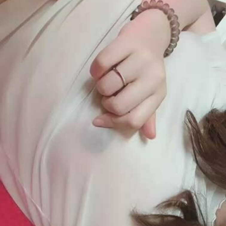 服越しに乳首いじってるだけの動画です...
