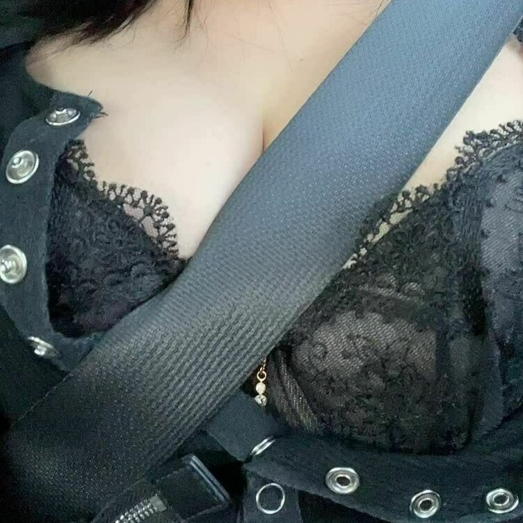 ドライブ中におっぱい出しても運転集中してね？💓

ちなみに、外の人に見られて焦りました🥲💦