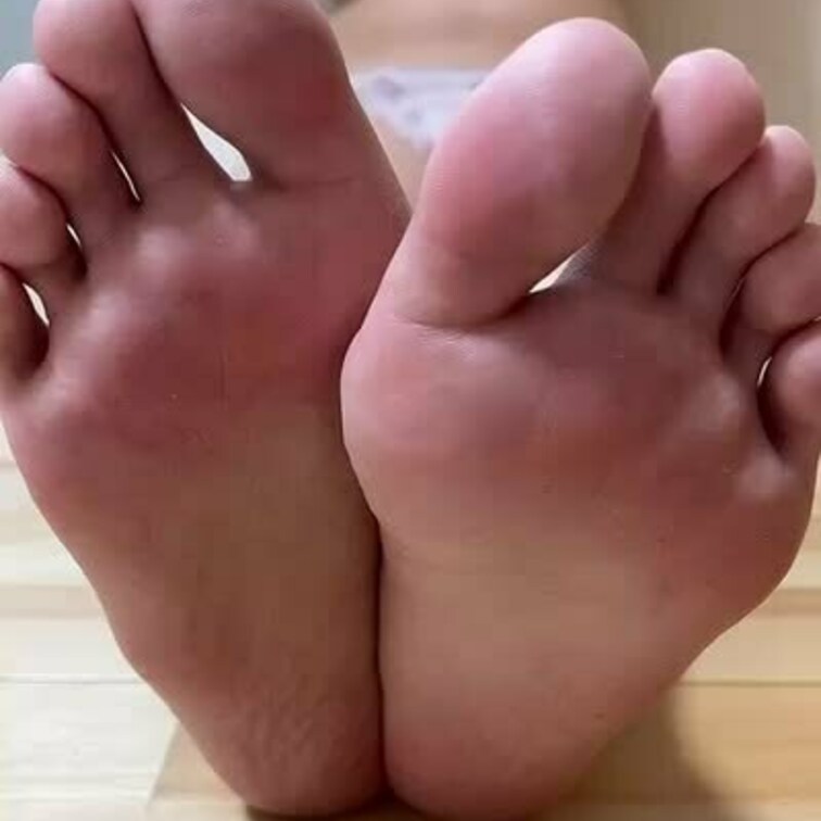 【リクエスト動画】
実は初公開なももかの素足
くさくさパンストはここで作られてます🥹