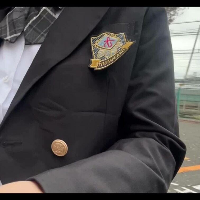 下校中に…乳首だしてみました😖