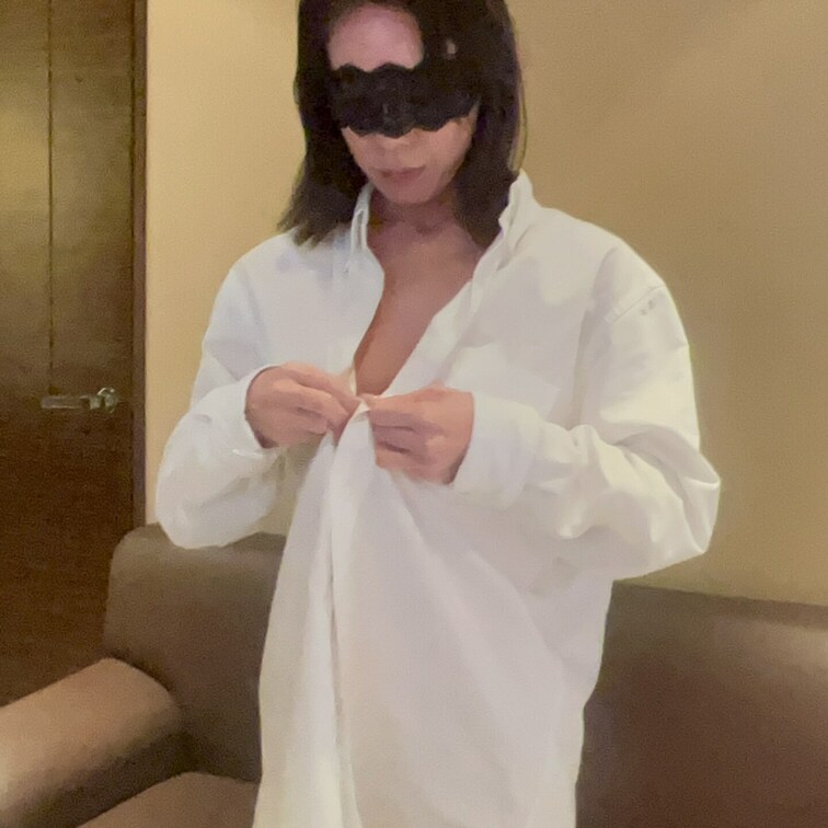 朝から脱いでいくね〜