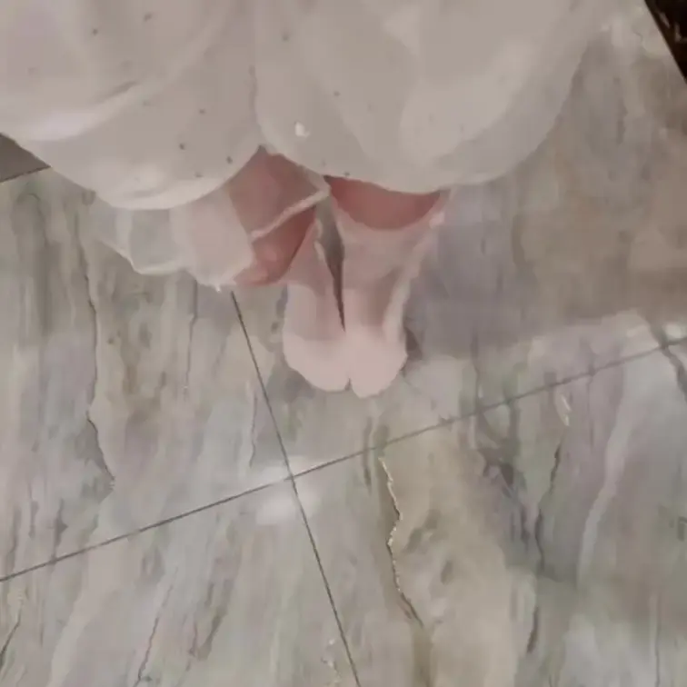 ♡我慢のその後・・・♡

頑張って我慢してたのに結局おもらししちゃって
可愛いパンツもソックスもスカートも
全部