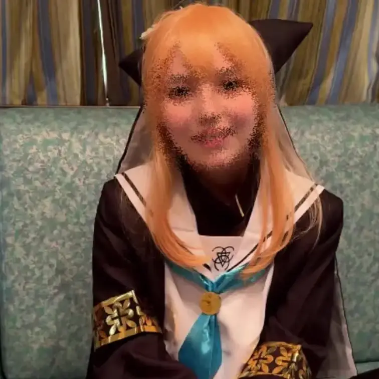 こんにちは、みーくです☀️ 次のコスプレは―― ブルーアーカイブのマリーちゃんです🎀✨ 清楚でやさしい見た目の中に、ちょ
