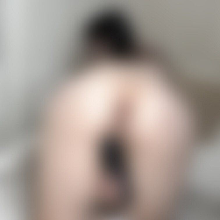 お尻を突き出して1人で気持ちよくなってしまいました…///
