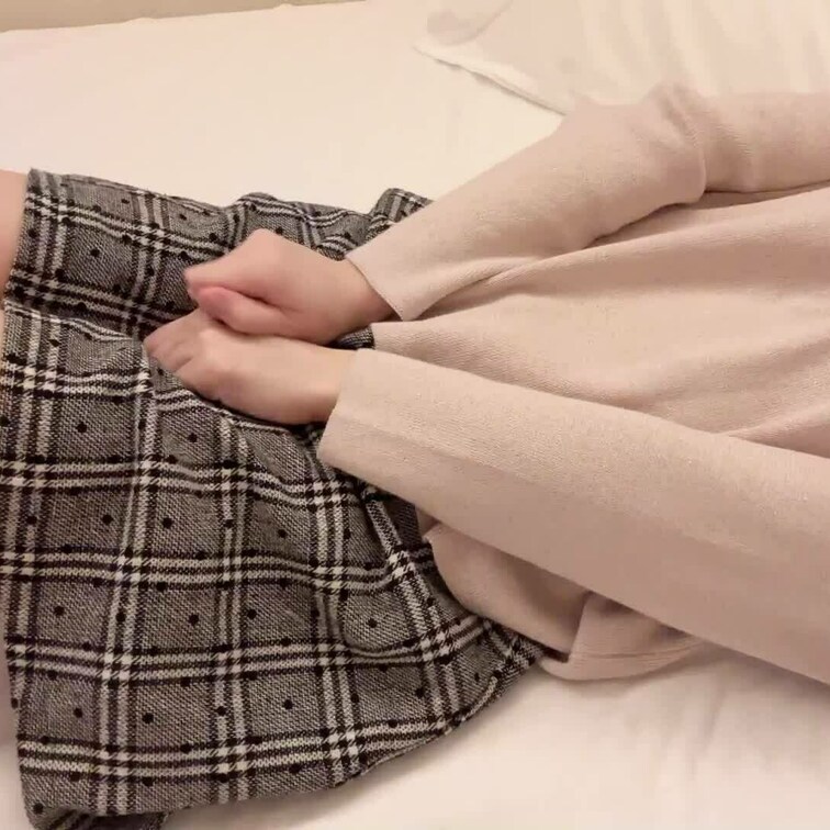 お昼なのに我慢できずオナニーしちゃいました…