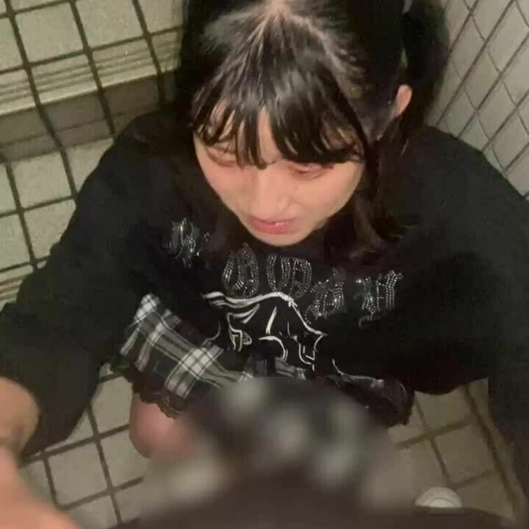 ○○○ぴえん系女子の野外即F→口内射精💓①