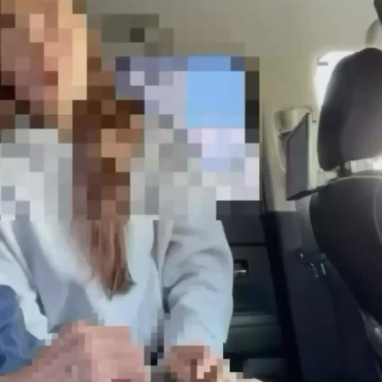 （S-57）久しぶりのカーセックス😃

身バレ防止の為、顔のボカシ強めです。
ご了承ください。

長編13分の
