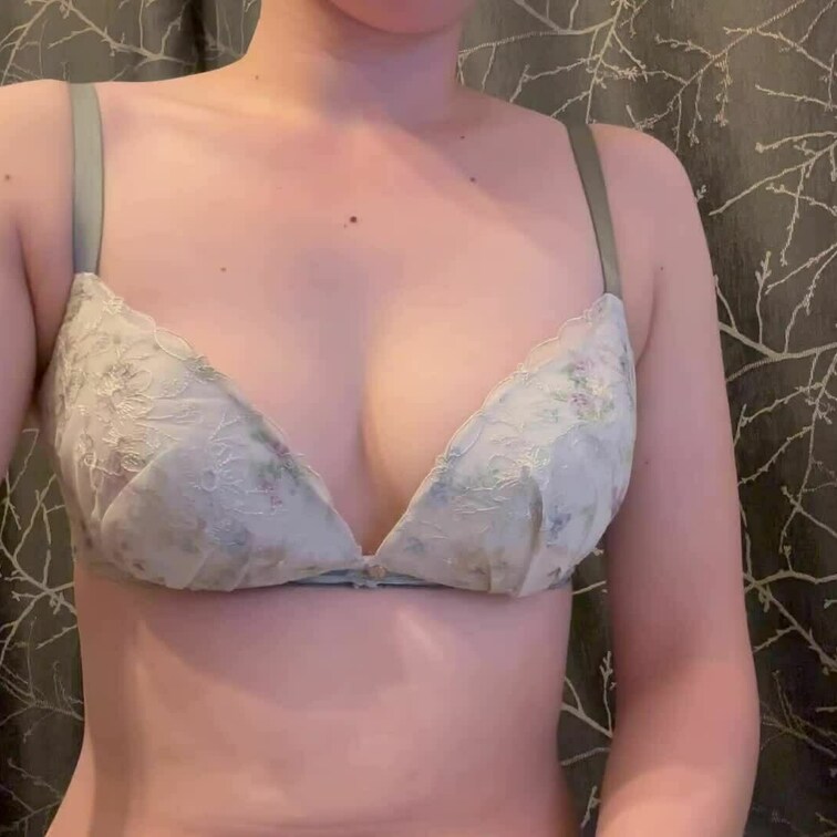 筆でさわさわ焦らしプレイ♡
