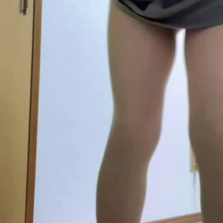 Xに載せてた動画を繋げてみたよ🥰
ストッキング脱ぎ脱ぎ映像〜😍

可愛くないベージュのタイツだけど
みんないいね