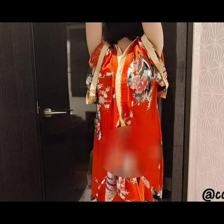 花魁コスをしてくれたスレンダーM女さんと②
ドアの前で立ったまま○○○束させてもらいました

立っていられない状態
