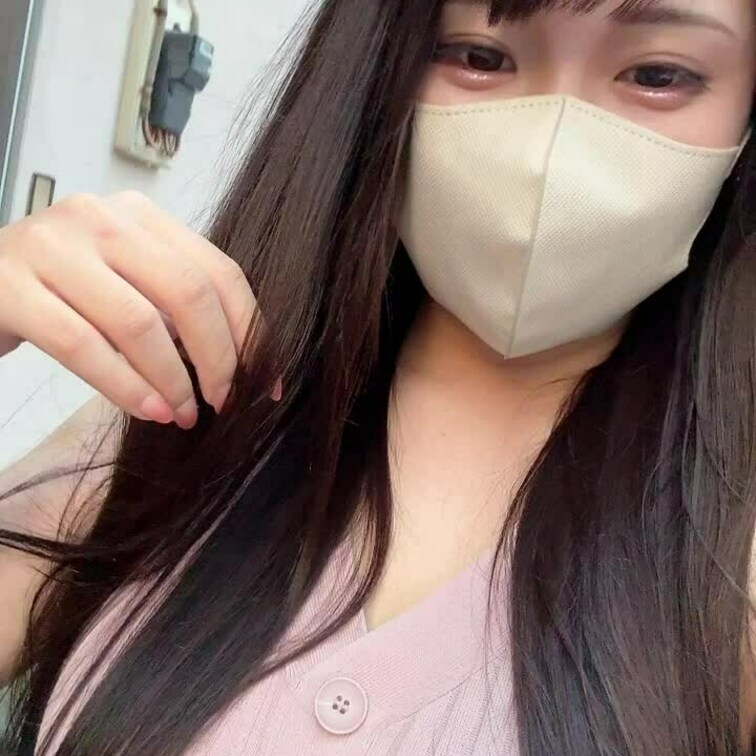 ピチピチの服を着てただひたすら街中を歩く私です。おっぱいへの目線が多いですが、このような服なので仕方ありませんね。。