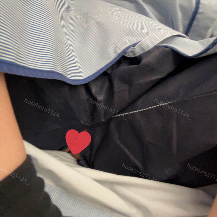 大腸カメラをした後の写真。
お尻からまんこまでパックリあいた、
穴あきの紙パンツを履いて受けた時の。

ヌルヌル