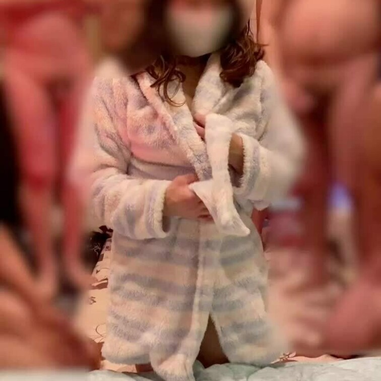 とりあえずスタートします。複数、束縛プレイです♫
両手シコシコもエロいです。
#人妻
#NTR
#寝取られ
#
