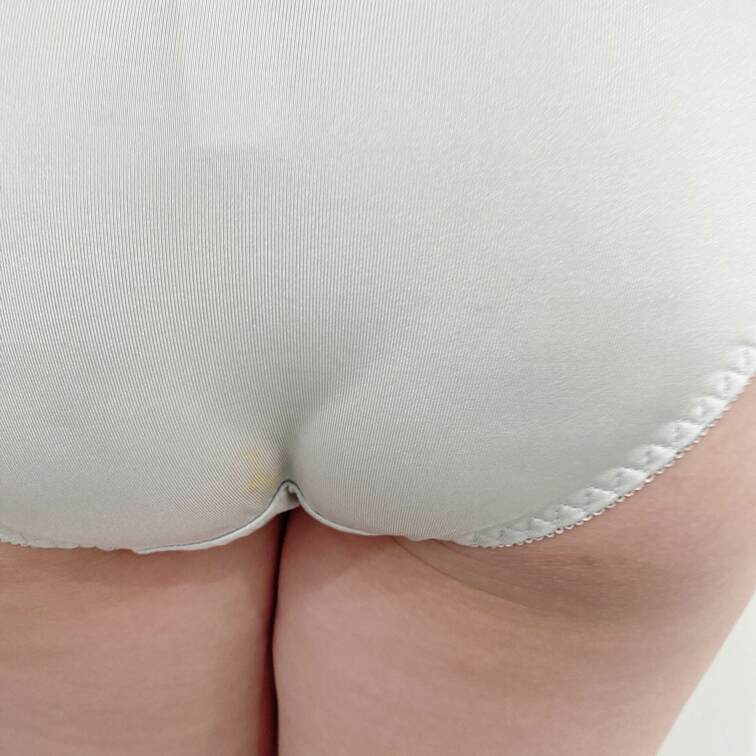 白パンツ