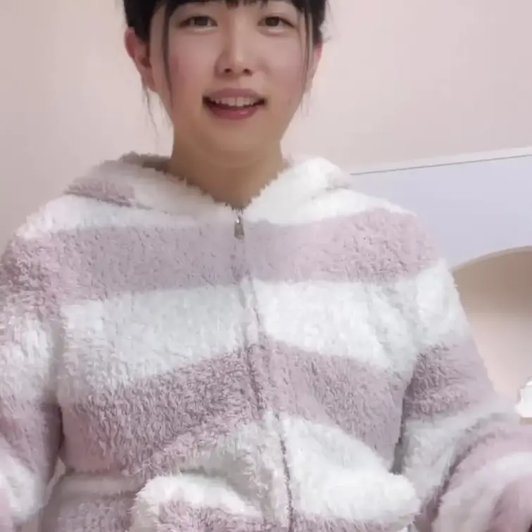 パジャマ×キャミで爆乳あそび〜プレミアム〜
キャミに包まれた爆乳で遊んでみました♡